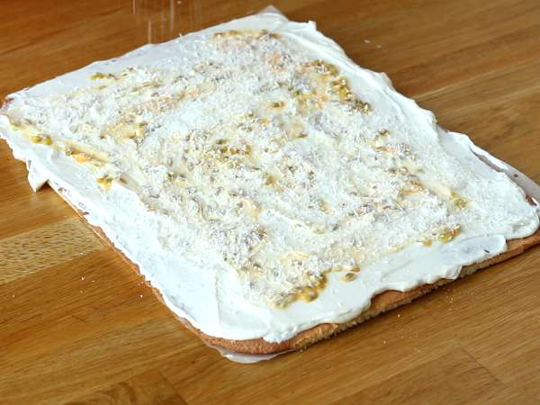 Kokosová rolka s marakujou, ideálna ako Yule log - Príprava krok 5