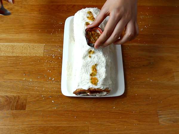 Kokosová rolka s marakujou, ideálna ako Yule log - Príprava krok 7