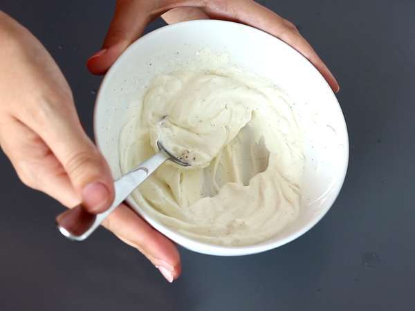 Vločkové pečivo s lososom a syrom fromage frais, ideálne na občerstvenie ako aperitív - Príprava krok 1