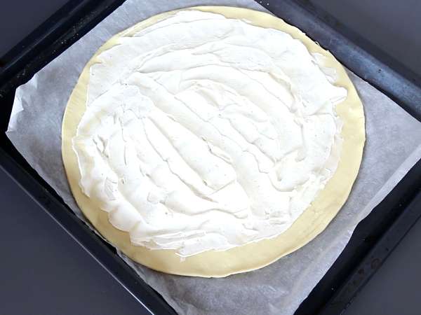 Vločkové pečivo s lososom a syrom fromage frais, ideálne na občerstvenie ako aperitív - Príprava krok 2