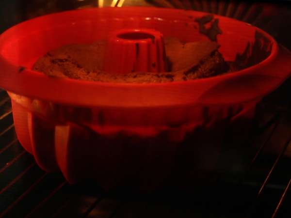 Halloween Bundt torta, lahodný čokoládový koláč - Príprava krok 5