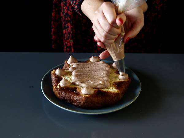 Brioška Pandoro plnená krémom Nutella a vanilkovým krémom v tvare vianočného stromčeka - Príprava krok 6