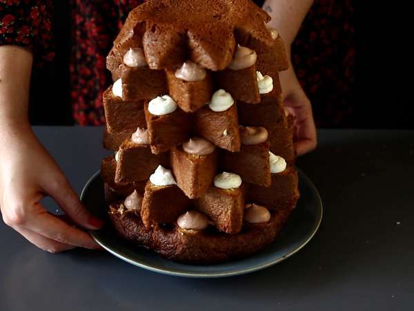 Brioška Pandoro plnená krémom Nutella a vanilkovým krémom v tvare vianočného stromčeka - Príprava krok 8