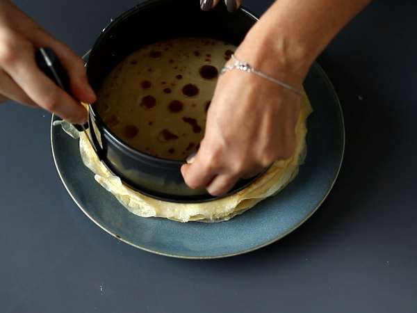 Palacinkový koláč v štýle tiramisu s kávou a kakaom - Príprava krok 3