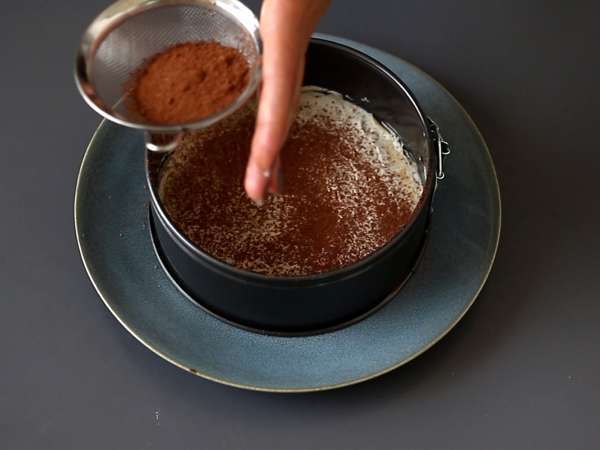 Palacinkový koláč v štýle tiramisu s kávou a kakaom - Príprava krok 5