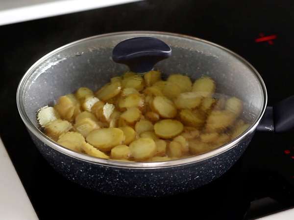 Huevos rotos, veľmi jednoduchý španielsky recept na báze zemiakov a vajec - Príprava krok 2