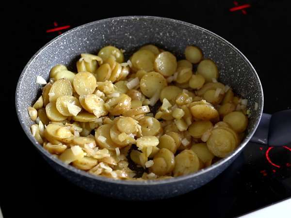 Huevos rotos, veľmi jednoduchý španielsky recept na báze zemiakov a vajec - Príprava krok 3