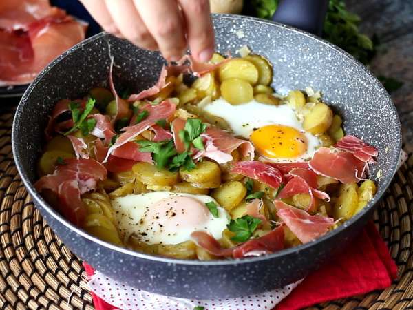 Huevos rotos, veľmi jednoduchý španielsky recept na báze zemiakov a vajec - Príprava krok 5