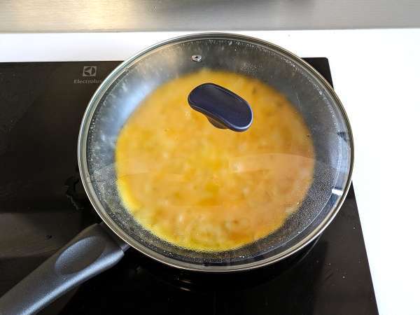 Cibuľová omeleta, chutný a ľahko pripraviteľný recept - Príprava krok 4