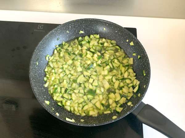 Krémové cestoviny s cuketou, chutný a veľmi rýchly recept - Príprava krok 3