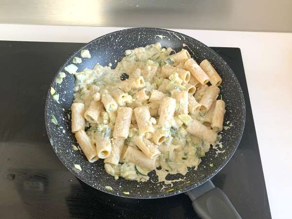 Krémové cestoviny s cuketou, chutný a veľmi rýchly recept - Príprava krok 5