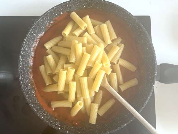 Cestoviny Siciliana s baklažánom, jednoduchá a ľahká verzia - Pasta alla Norma - Príprava krok 6