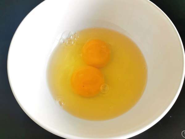 Syrová omeleta, expresný recept pripravený za 5 minút! - Príprava krok 1