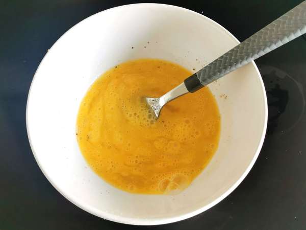 Syrová omeleta, expresný recept pripravený za 5 minút! - Príprava krok 2