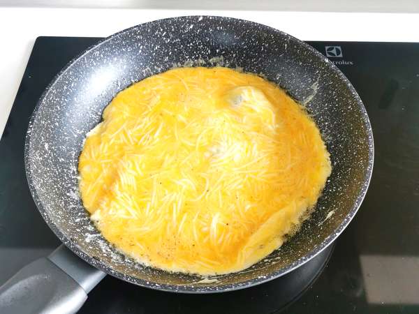 Syrová omeleta, expresný recept pripravený za 5 minút! - Príprava krok 5