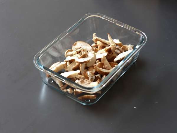 Huby na kórejský spôsob - huby shiitake v omáčke gochujang - Príprava krok 3