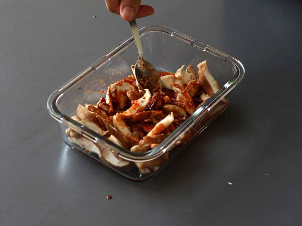 Huby na kórejský spôsob - huby shiitake v omáčke gochujang - Príprava krok 4