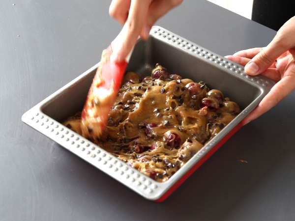 Blondie čerešne a čokoláda, dokonalý chrumkavý a fondánový koláč - Príprava krok 4