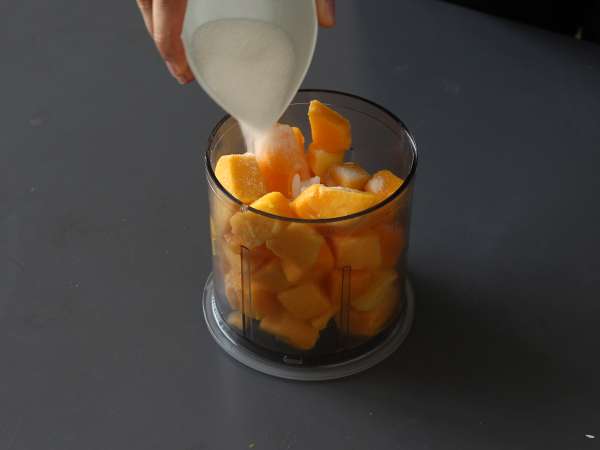 Sorbet z manga a limetky len z 3 ingrediencií, pripravený na konzumáciu za 5 minút! - Príprava krok 2