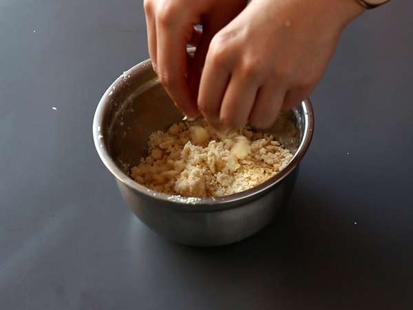Vegetariánske verrines: hrachový krém, parmezánová omrvinka a mascarpone krém - Príprava krok 1