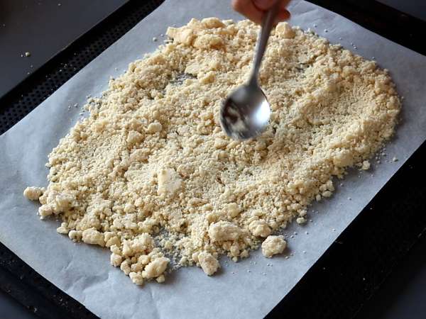 Vegetariánske verrines: hrachový krém, parmezánová omrvinka a mascarpone krém - Príprava krok 2