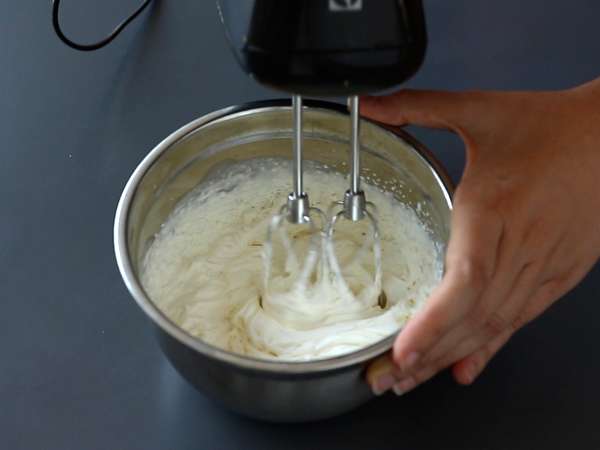 Vegetariánske verrines: hrachový krém, parmezánová omrvinka a mascarpone krém - Príprava krok 6