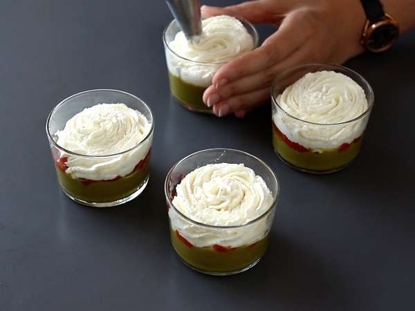 Vegetariánske verrines: hrachový krém, parmezánová omrvinka a mascarpone krém - Príprava krok 9