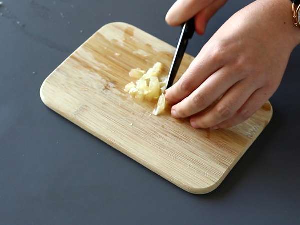 Čerstvý kozí syr a údený losos na toaste - Príprava krok 1