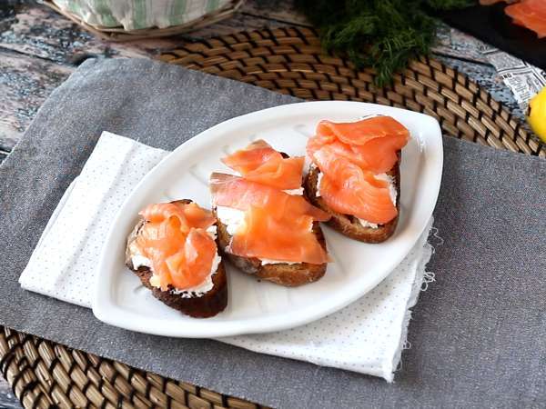 Čerstvý kozí syr a údený losos na toaste - Príprava krok 4