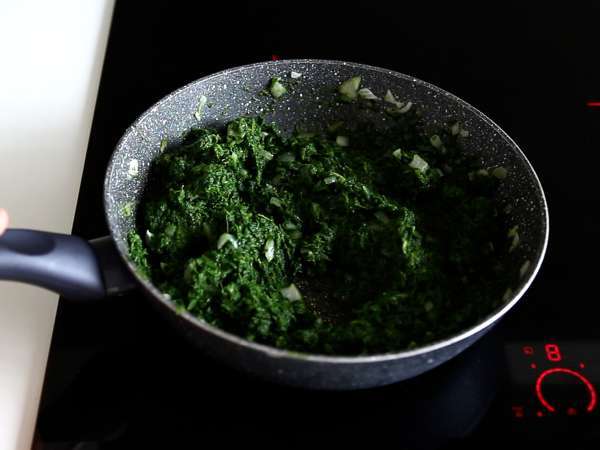 Spanakopita, veľmi jednoduchý grécky koláč so špenátom a syrom feta - Príprava krok 3