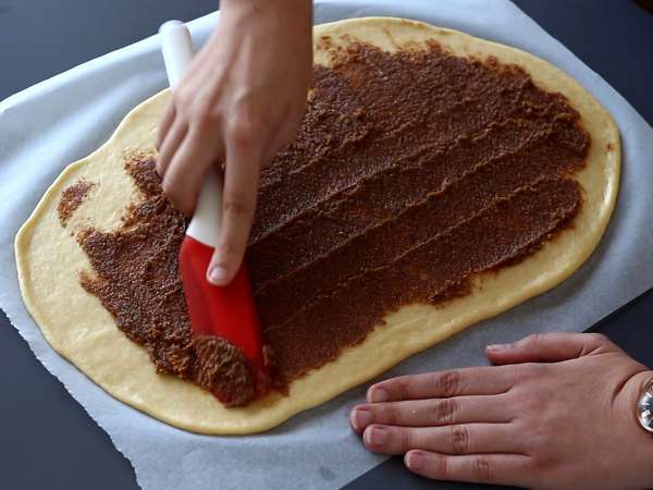 Škoricové rožky, škoricová brioška s vanilkovou polevou - Príprava krok 5