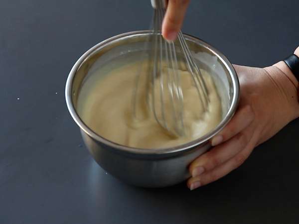 Choco flan, dokonalá kombinácia vlhkého čokoládového koláča a vanilkového karamelového flan - Príprava krok 3