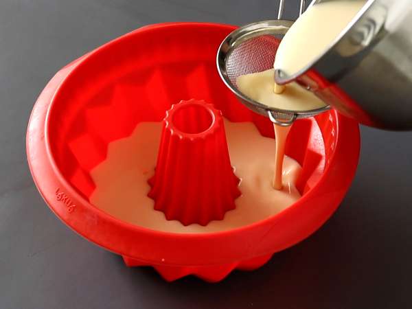 Choco flan, dokonalá kombinácia vlhkého čokoládového koláča a vanilkového karamelového flan - Príprava krok 8