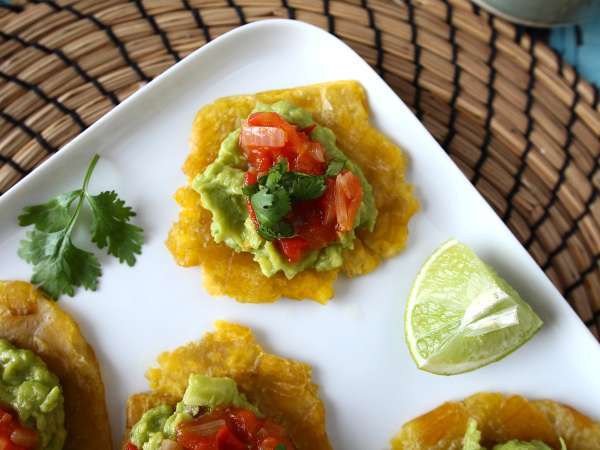 Patacones, kolumbijské toasty s guacamole a paradajkami - Príprava krok 11