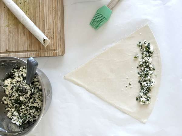 Börek so syrom feta a petržlenovou vňaťou - Príprava krok 2