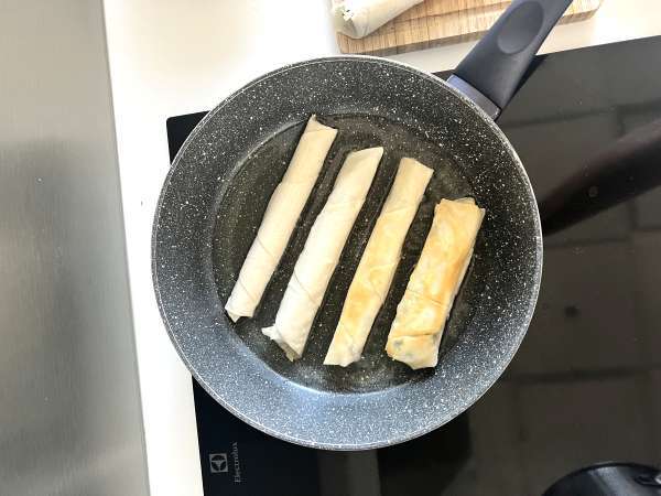Börek so syrom feta a petržlenovou vňaťou - Príprava krok 3