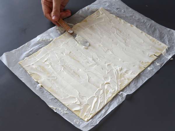 Jednoduchá slaná rolka New York s pestom a fromage frais so 4 prísadami - Príprava krok 2