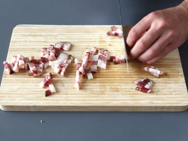 Pasta all'amatriciana, tradičný recept vysvetlený krok za krokom - Príprava krok 2