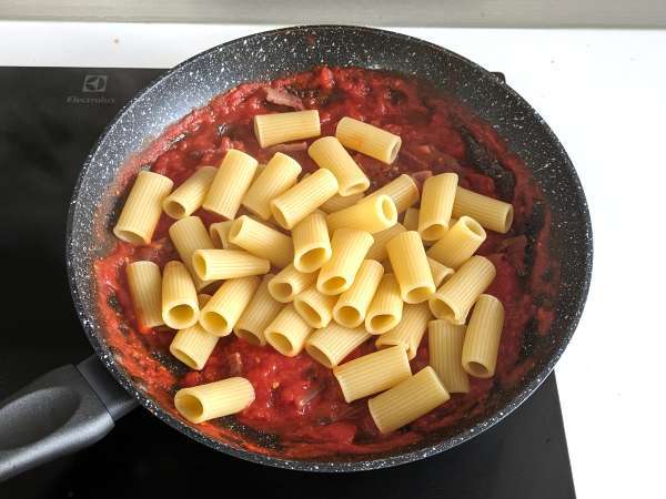 Pasta all'amatriciana, tradičný recept vysvetlený krok za krokom - Príprava krok 8