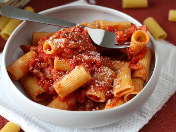 Pasta all'amatriciana, tradičný recept vysvetlený krok za krokom - Príprava krok 10