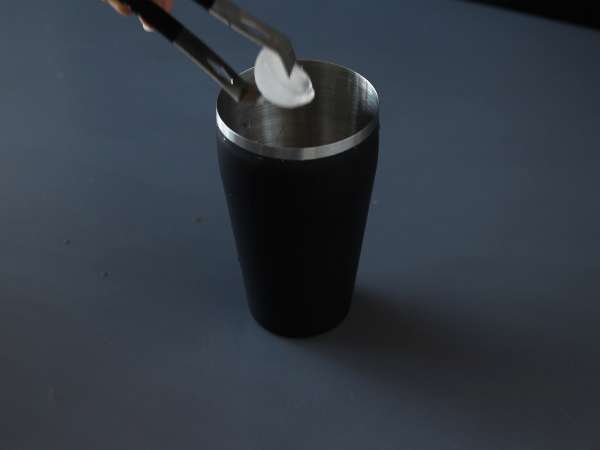 Espresso Martini, dokonalý koktail pre milovníkov kávy - Príprava krok 3