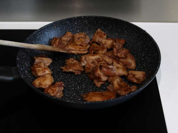 Teriyaki kura, sladká a pikantná japonská omáčka, ktorú si zamilujete! - Príprava krok 8