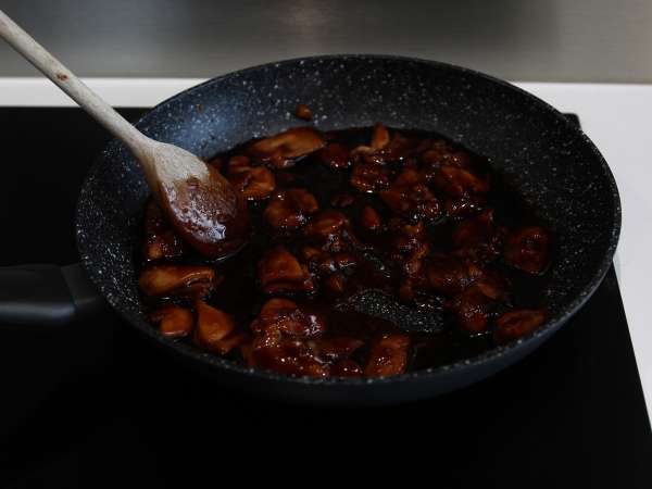 Teriyaki kura, sladká a pikantná japonská omáčka, ktorú si zamilujete! - Príprava krok 10