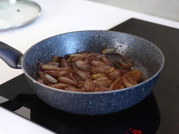 Tarte tatin so šalotkou a fetou, neodolateľná slaná verzia! - Príprava krok 3