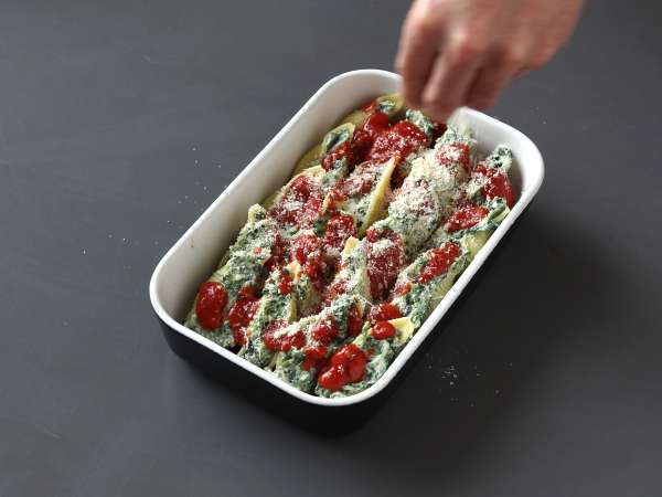 Conchiglioni plnené ricottou a špenátom: neodolateľné pečené vegetariánske jedlo - Príprava krok 8