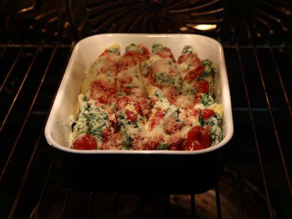 Conchiglioni plnené ricottou a špenátom: neodolateľné pečené vegetariánske jedlo - Príprava krok 9