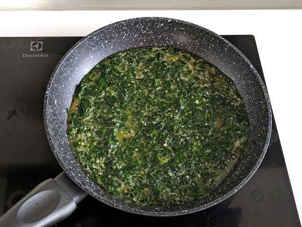 Špenátová omeleta, jednoduchý a chutný vegetariánsky druhý chod - Príprava krok 7