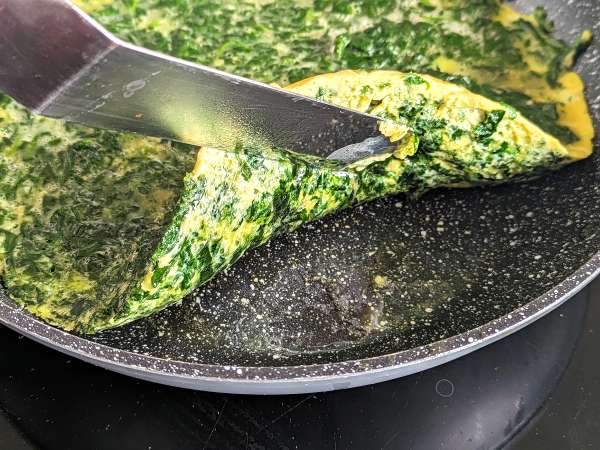 Špenátová omeleta, jednoduchý a chutný vegetariánsky druhý chod - Príprava krok 8