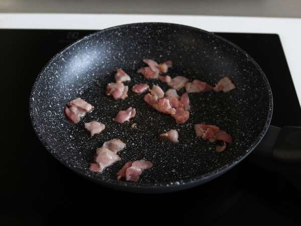 Ako uvariť rezance Buldak s príchuťou carbonara? Najlepší recept! - Príprava krok 1