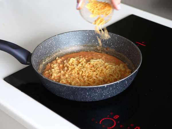 Ako uvariť rezance Buldak s príchuťou carbonara? Najlepší recept! - Príprava krok 7